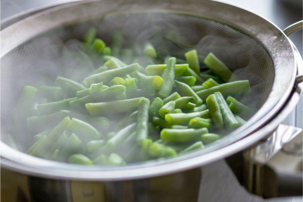 Removing blanched green beans with a strainer
