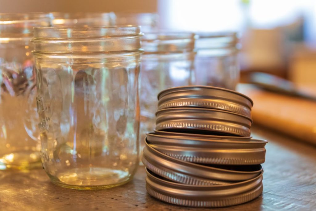 Glass canning jars and screw bands for food storage