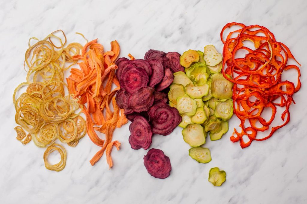 Thinly sliced dehydrated vegetables