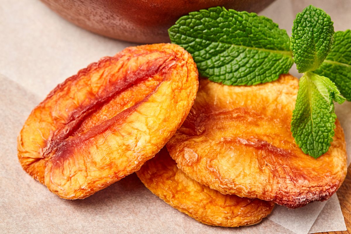 How To Perfectly Dry Peaches In An Oven