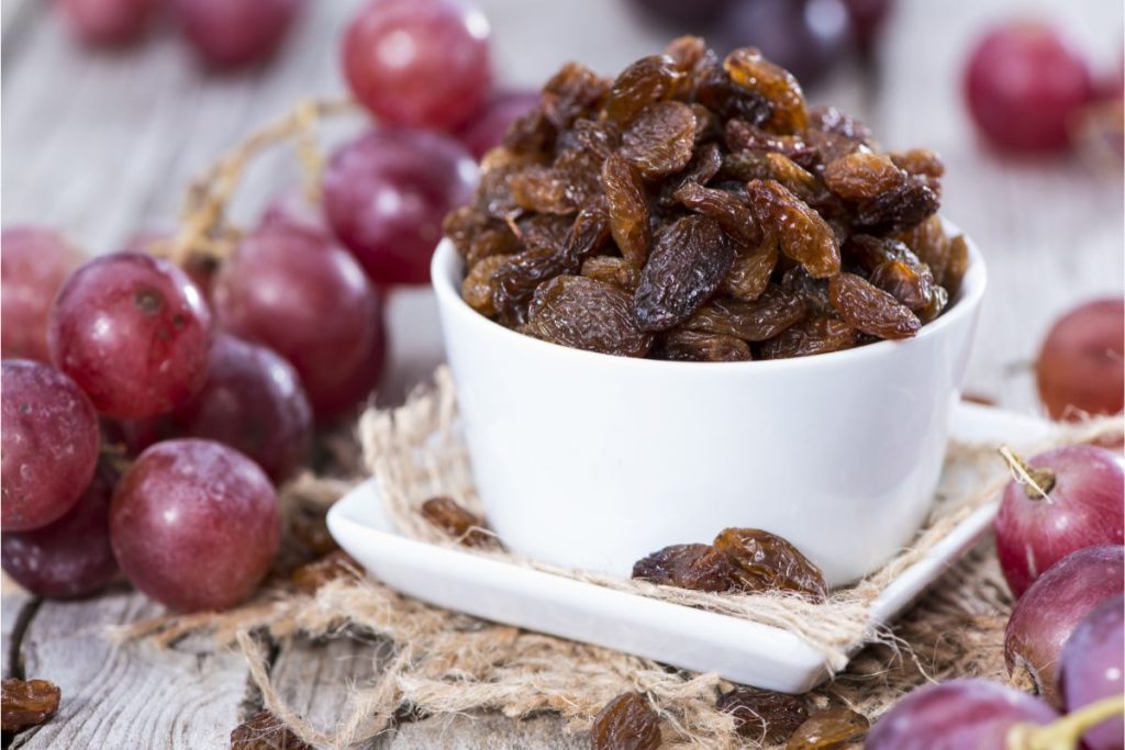 3 Simple Methods Of Dehydrating Grapes For Raisins